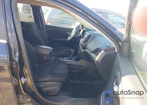 2015 Jeep Cherokee Latitude z USA, uszkodzony, nr VIN 1C4PJMCS3FW680739